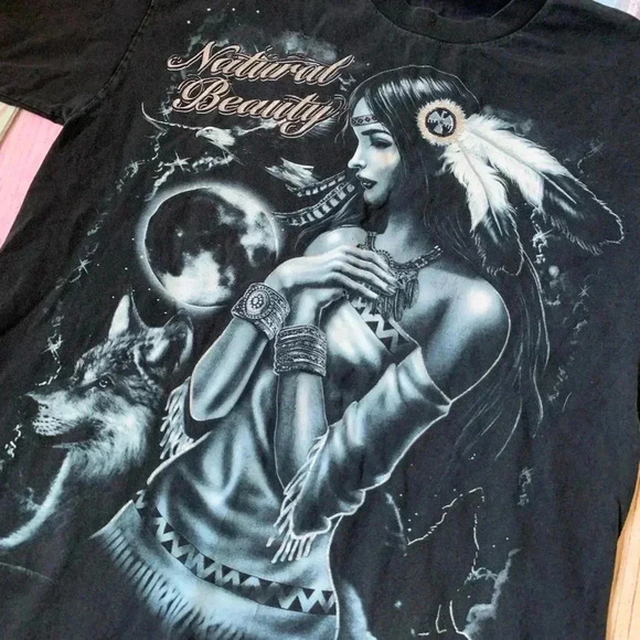 Beautiful vintage Y2K Native American woman unisex tee - Picture 4 of 7